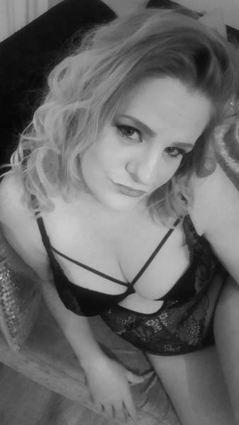 Foxyblondbee